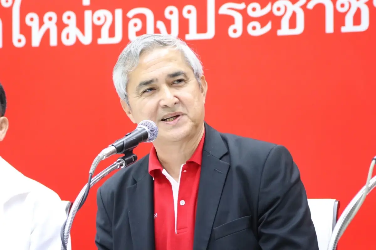 ก่อแก้ว พิกุลทอง  แกนนำเสื้อแดง สมาชิกพรรคเพื่อไทย ปรามาส รวมไทยสร้างชาติไม่ได้สักเก้าอี้ในอีสาน 