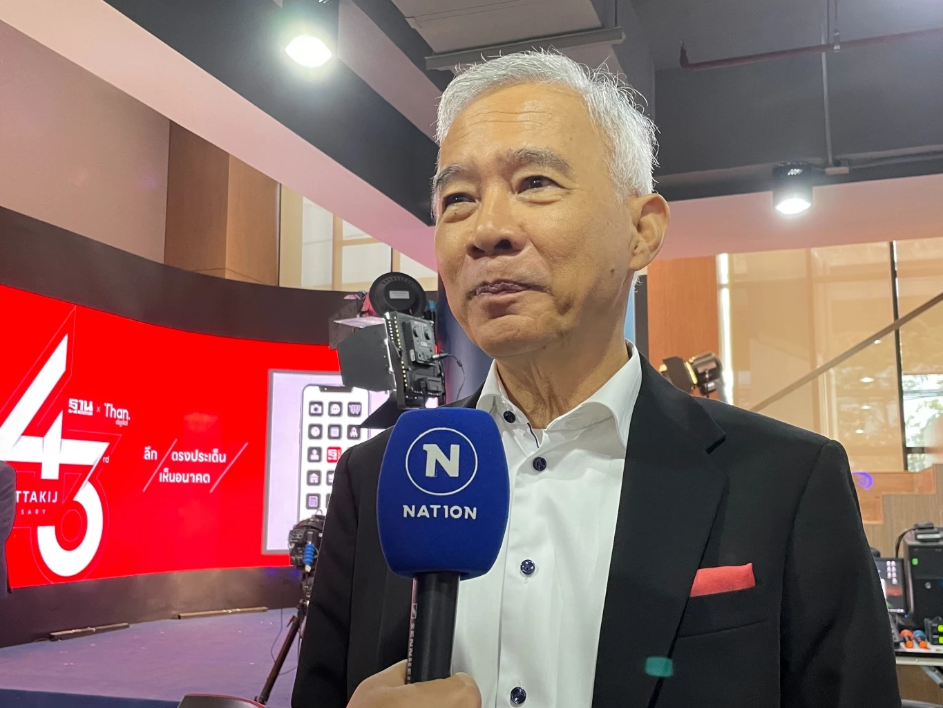 "สุวัจน์" ขอก.ก.ต.ชัดเจนแบ่งเขตเลือกตั้งให้เร็ว พร้อมชูธงแก้วิกฤตศก.