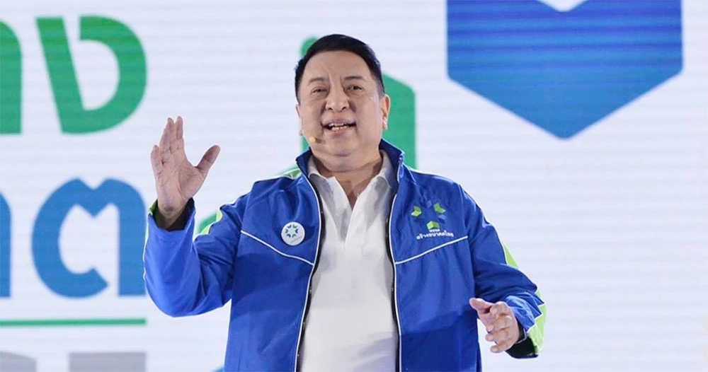 นายสุรนันทน์ เวชชาชีวะ อดีตแกนนำพรรคสร้างอนาคตไทย 