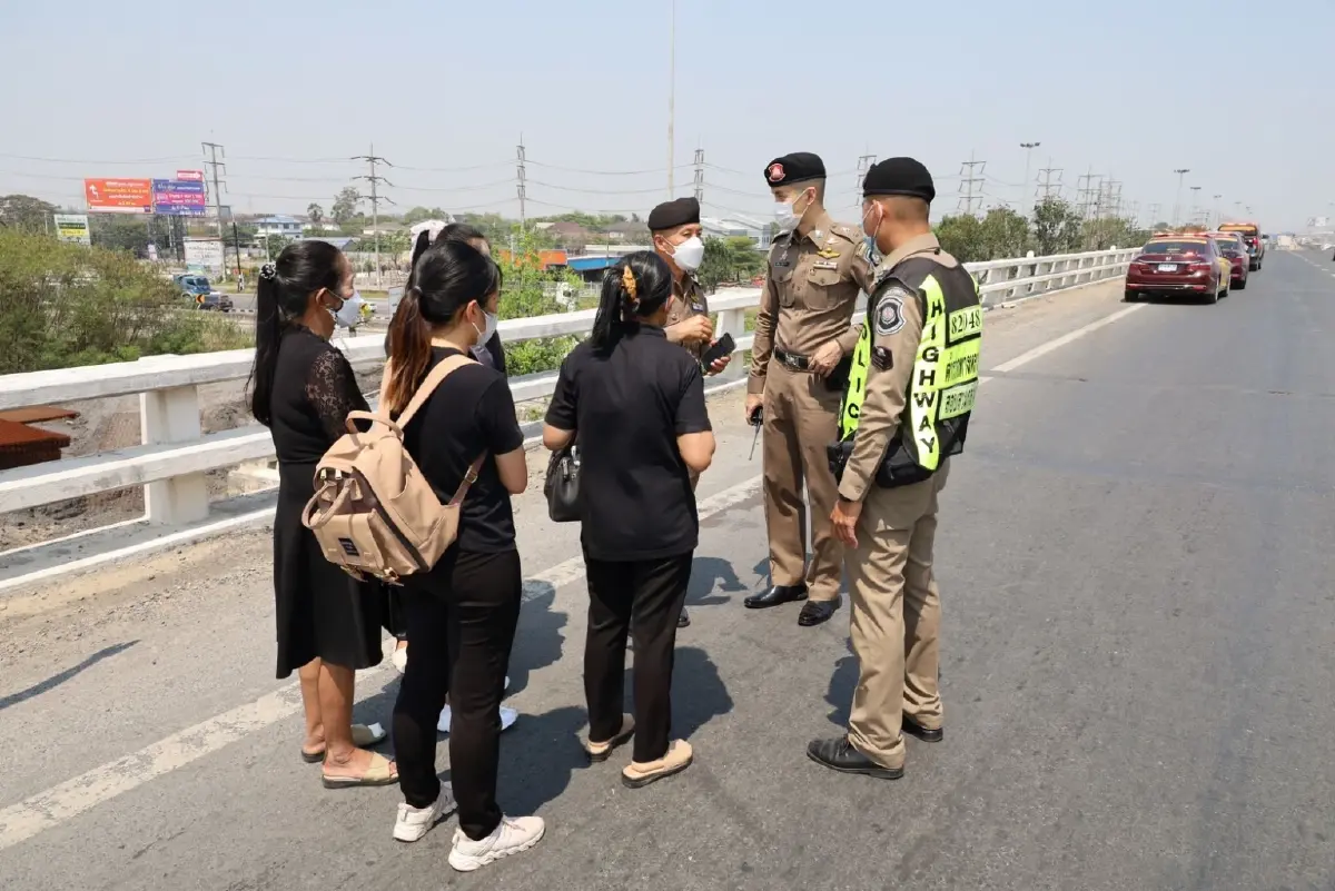 ครอบครัวเศร้า เชิญวิญญาณ "หมู่หนุ่ม" บนสะพานข้ามแยกลำลูกกา