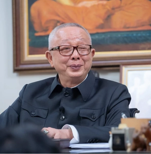 นายสนธิ ลิ้มทองกุล ผู้ดำเนินรายการ สนธิทอล์ค (sondhitalk)