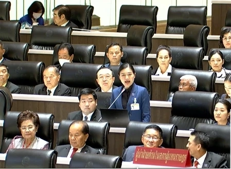 "จิราพร  สินธุไพร"  ส.ส.ร้อยเอ็ด  พรรคเพื่อไทย 