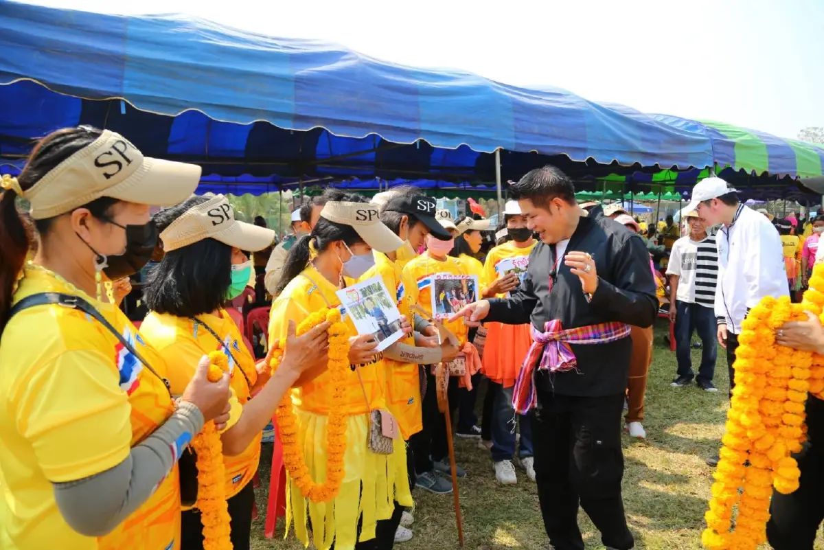 "ธรรมนัส" ควงน้องชาย ลงพื้นที่พะเยา เอาใจเยาวชนและผู้สูงอายุ