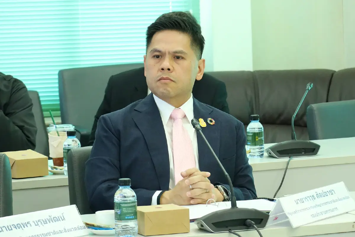 วราวุธ  ศิลปอาชา  รมว.ทรัพยากรธรรมชาติและสิ่งแวดล้อม ร่วมประชุมคณะอนุกรรมการนโยบาย แนวทางและมาตรการการบริหารจัดการที่ดินและทรัพยากรที่ดิน 