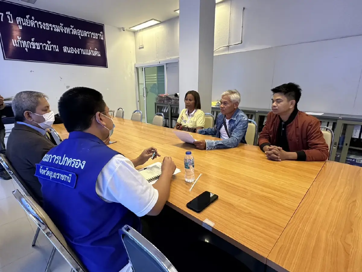 ชาวบ้านสุดทนบุกศาลากลางร้องผู้ว่าฯ เอาผิด ผญบ. เรียกเงินบ่อนไฮโล (มีคลิป)