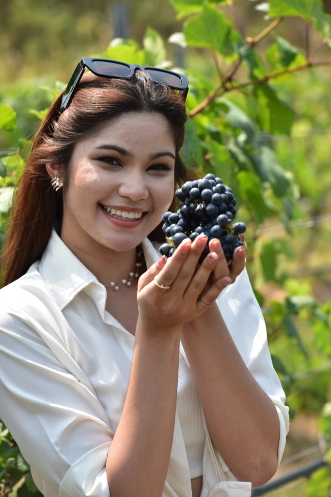 ตามแม่จ้า “แพรววณิชยฐ์” นำแก๊งซูปร้าฯแฟมิลี่ พาเที่ยวเทศกาลเก็บองุ่น