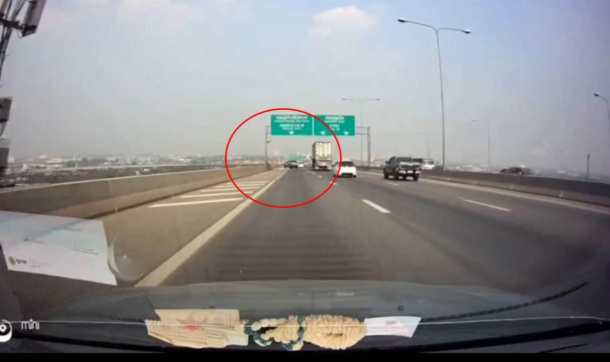 พ่อแม่เศร้า เชิญวิญญาณ "น้องกันต์" กลับบ้าน หลังพลัดตกทางด่วนเสียชีวิต