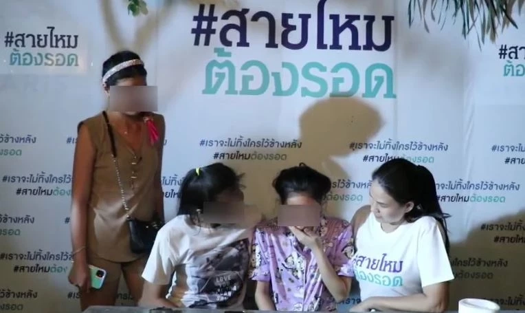 สาววัย 23 เข้าแจ้งความ ถูกรุ่นพี่ใช้น้ำอัดลมราดหน้า-รุมทำร้าย