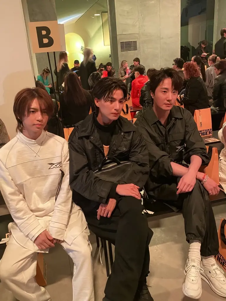 กลัฟ คณาวุฒิ หนุ่มฮอตของแฟนๆ ร่วมชมแฟชั่นโชว์ที่มิลาน