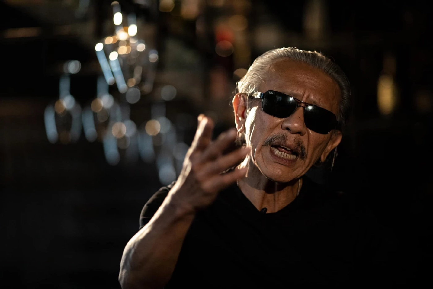 ชูวิทย์  กมลวิศิษฎ์  อดีตนักธุรกิจสถานบริการเพื่อความบันเทิง ผู้เปิดโปงทุนข้ามชาติผิดกฎหมาย 