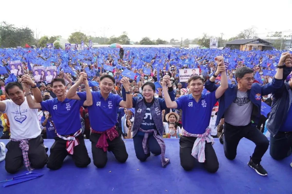 "หญิงหน่อย" ยกทัพ "ทสท." ปราศรัยใหญ่! ชาวหนองบัวลำภูแห่ฟัง 2 หมื่นคน