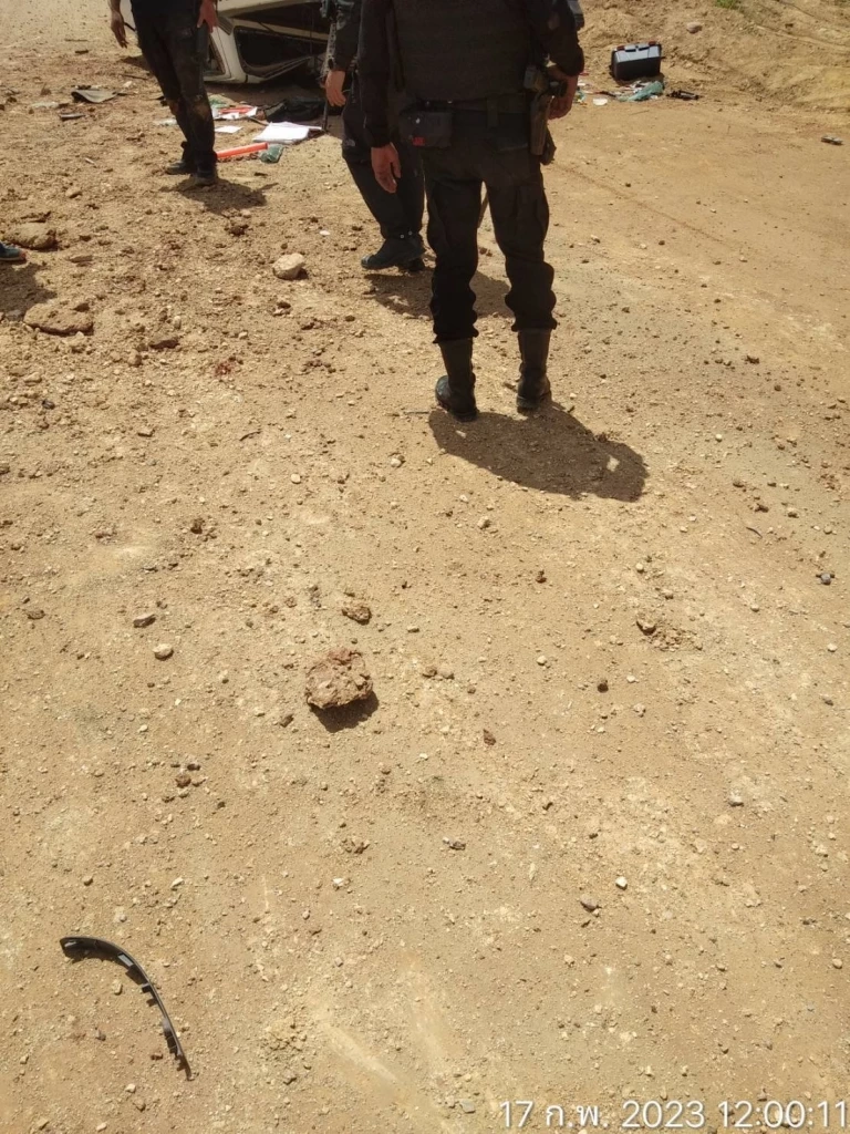 ด่วน!! ลอบวางระเบิด ซุ่มยิง ชุดตรวจสอบเหตุเผารถเเบคโฮ จนท.ดับ 1 บาดเจ็บ 4