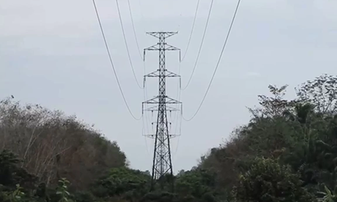 ผู้ป่วยติดเตียง เหยื่อไฟใต้ ช็อกซ้ำ! คนร้ายวางระเบิดเสาไฟแรงสูงใกล้บ้าน