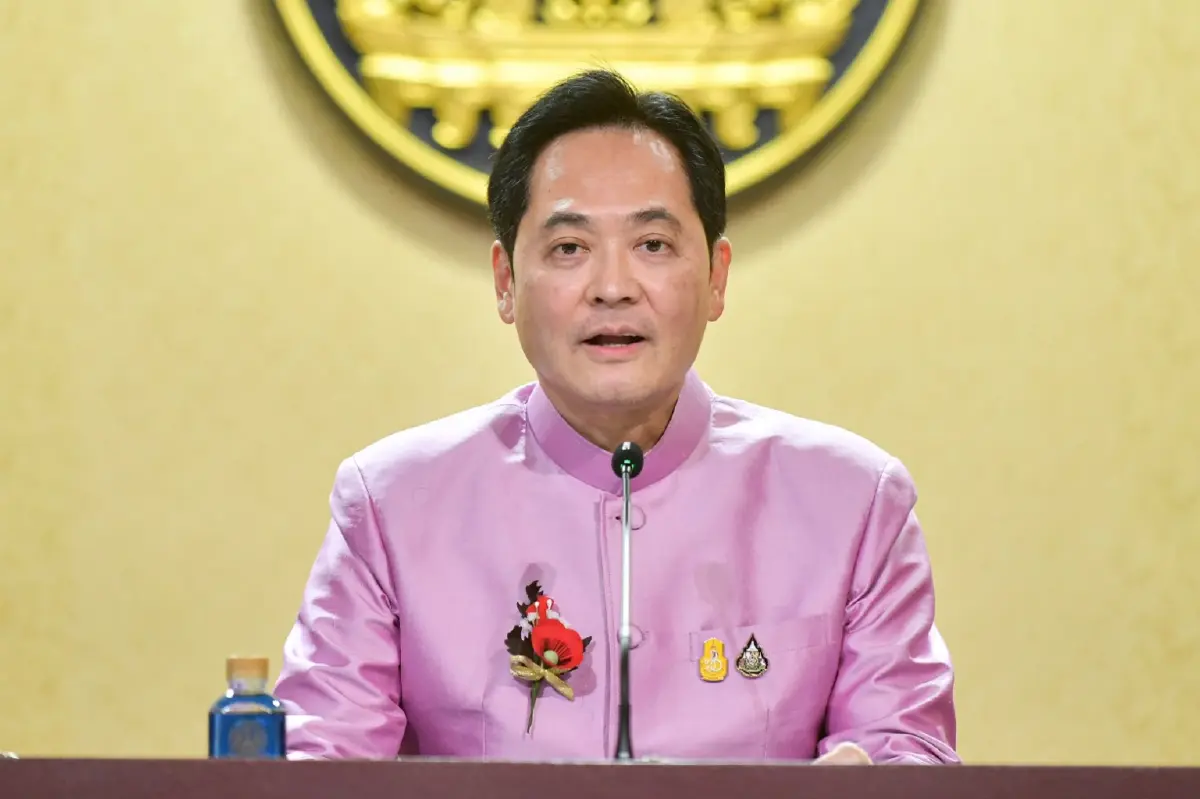 นายอนุชา บูรพชัยศรี รองเลขาธิการนายกรัฐมนตรีฝ่ายการเมือง ปฏิบัติหน้าที่โฆษกประจำสำนักนายกรัฐมนตรี