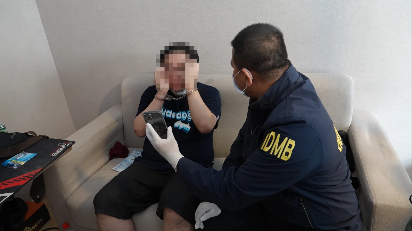 รวบอดีตทนาย ปลอมโปรไฟล์หล่อหรู ลวงสาวผ่านแอปฯหาคู่ หลอกเงินหมดตัว (มีคลิป)