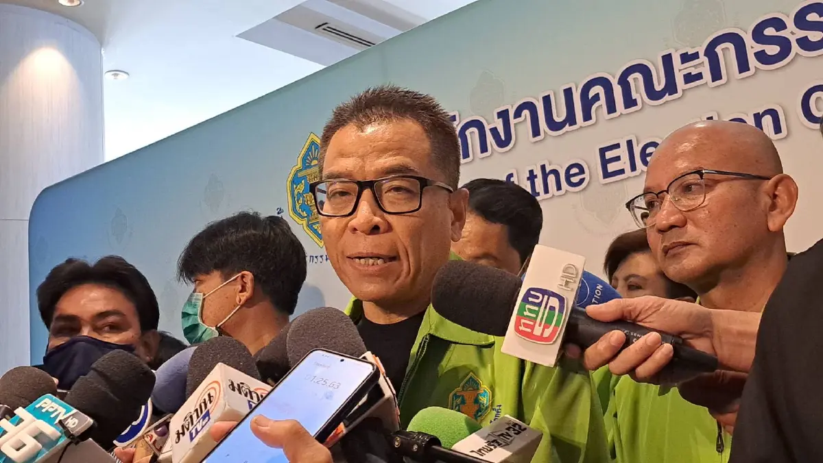 “สมชัย” บุกกลางงาน “กกต.” ขอนัด “เลขาฯแสวง” เคลียร์ตีตก ปมยื่นสอบ “รทสช.”