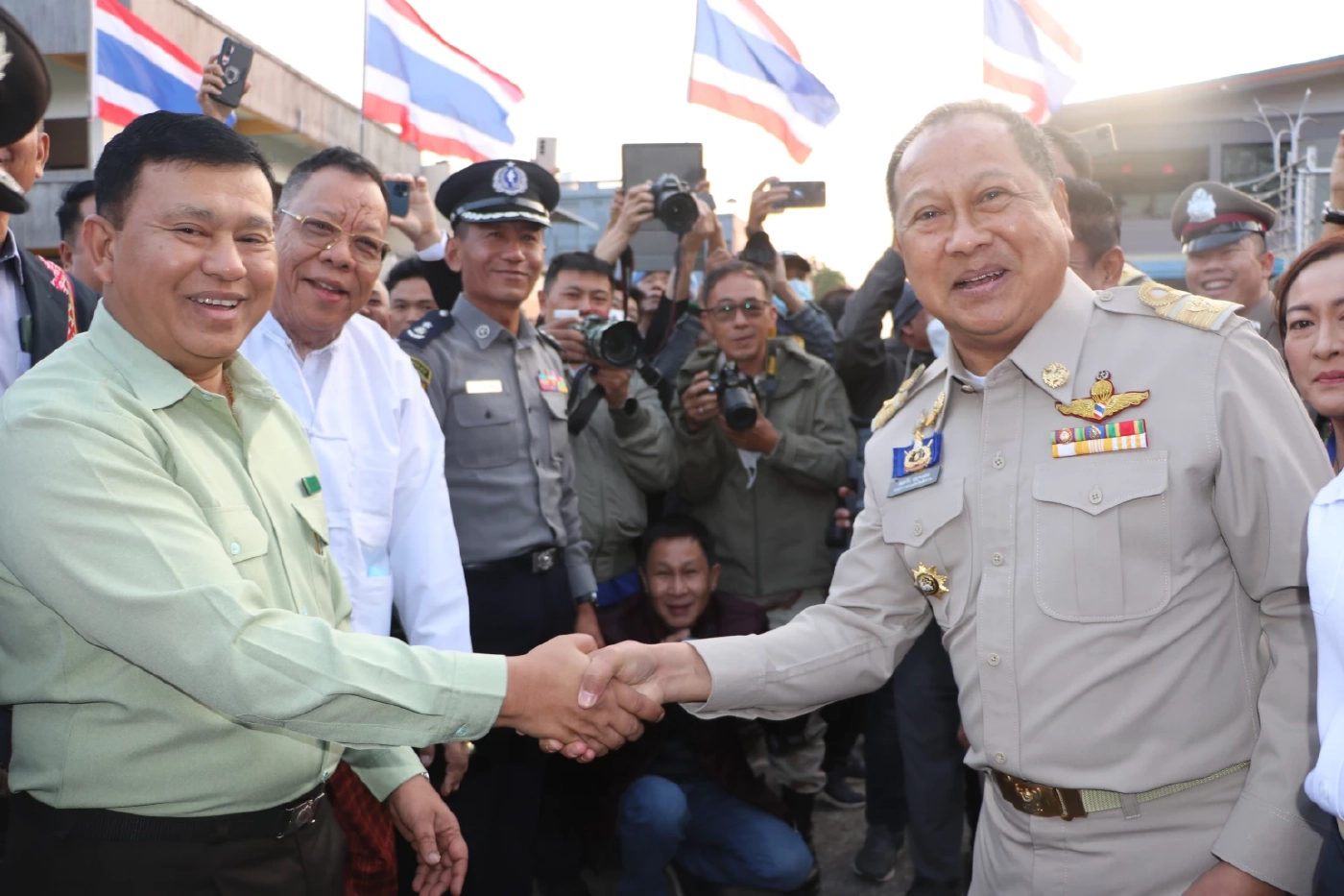 เปิดแล้ว“ด่านแม่สาย-ท่าขี้เหล็ก” หลังปิดนานกว่า 3 ปี