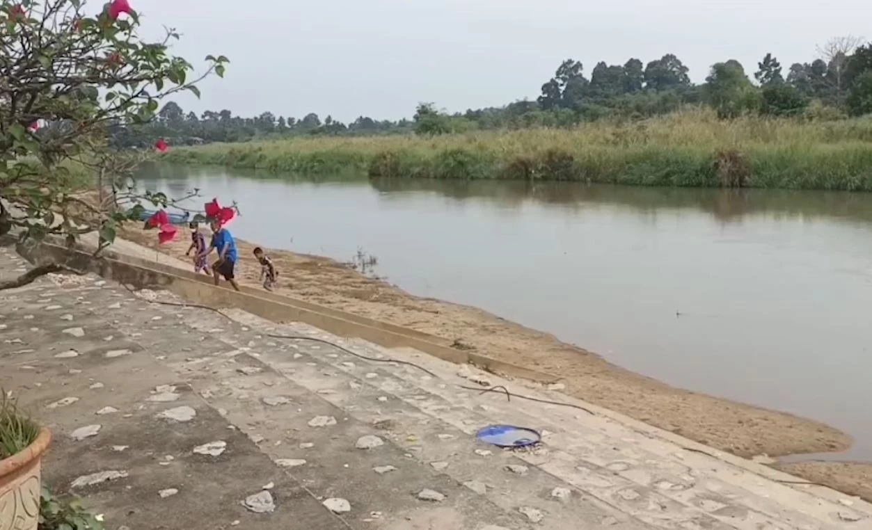 เจอแล้ว! จระเข้โผล่ริมแม่น้ำปิง ท่าทางหิวโซ เจ้าหน้าที่เร่งจับ