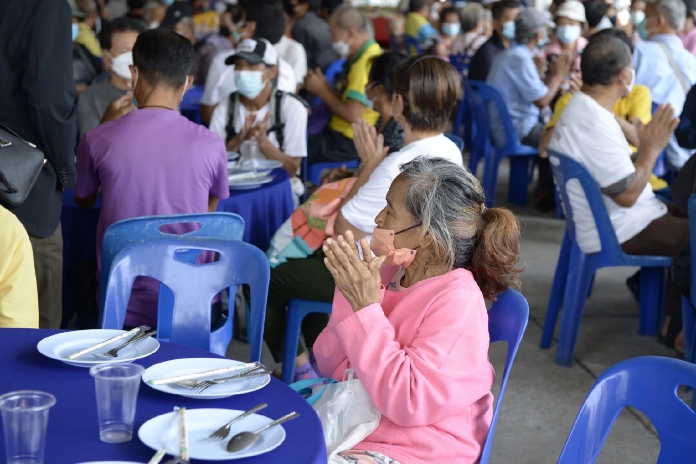 “เสรีพิศุทธ์” จัดโต๊ะจีนระดมทุน โต๊ะละ 1 บาท เหน็บอิ่มไม่ต่างโต๊ะตัว 3 ล้าน