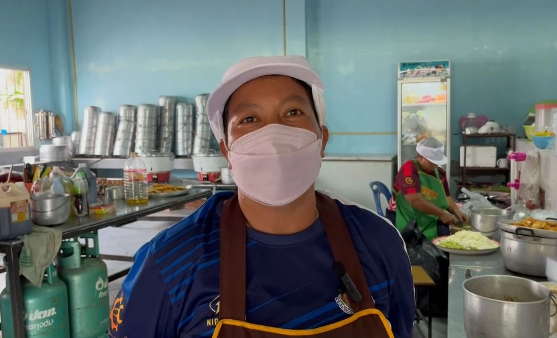 แม่ครัว รร.วัดภูเขาทอง โต้เพจดัง ยัน อาหารกลางวันมีคุณภาพ นักเรียนทานอิ่ม