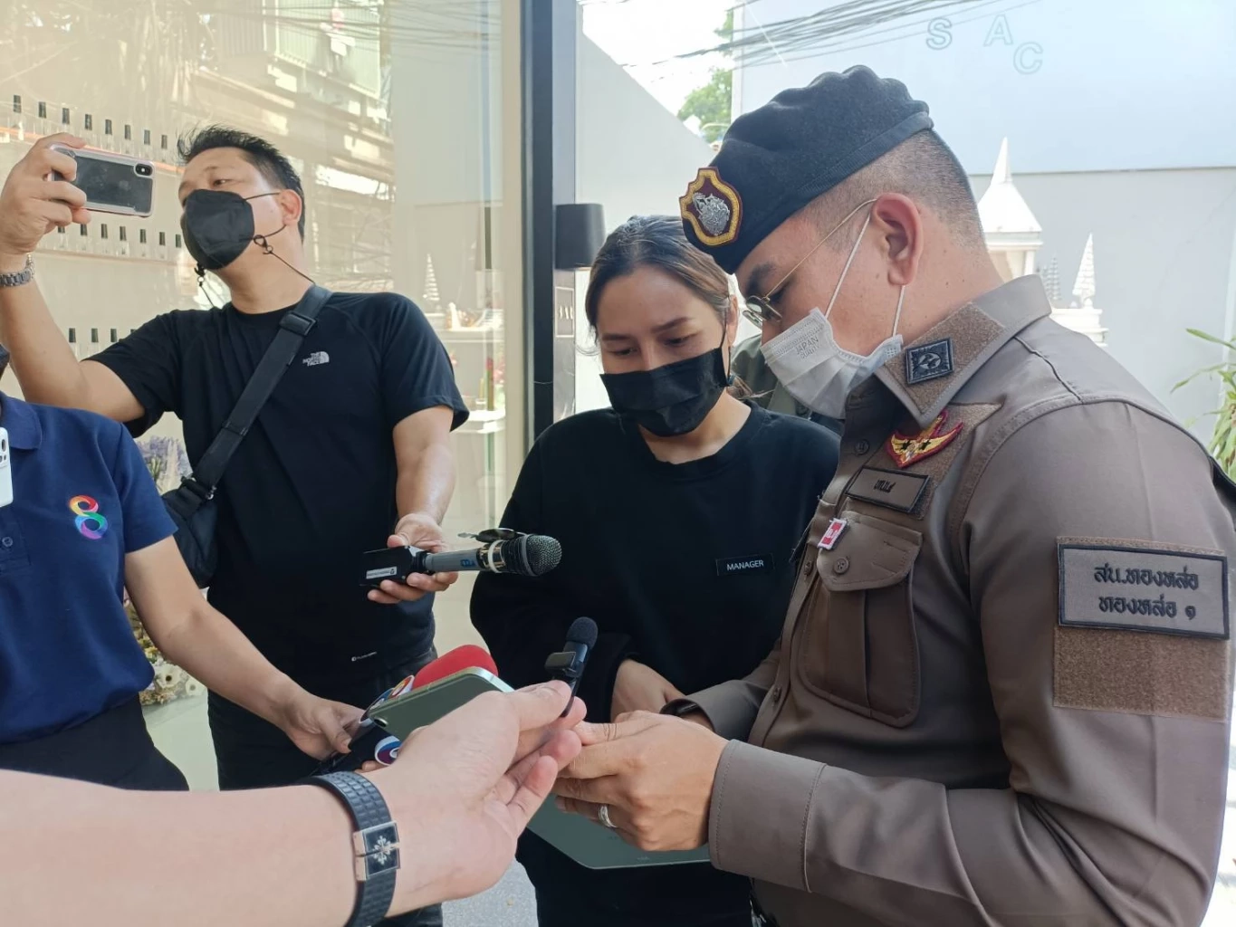 ผกก.ทองหล่อ ทำความเข้าใจ ผจก.ร้าน “ดิว อริสรา” ยันทำตามหน้าที่