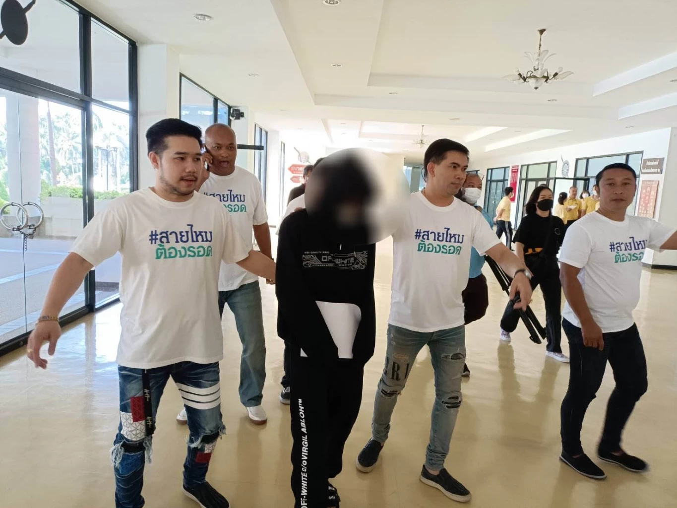 เพจสายไหมต้องรอด นำ หนุ่มวิศวกร เข้าร้องทุกกับ บิ๊กโจ๊ก -แฟ้มภาพ-