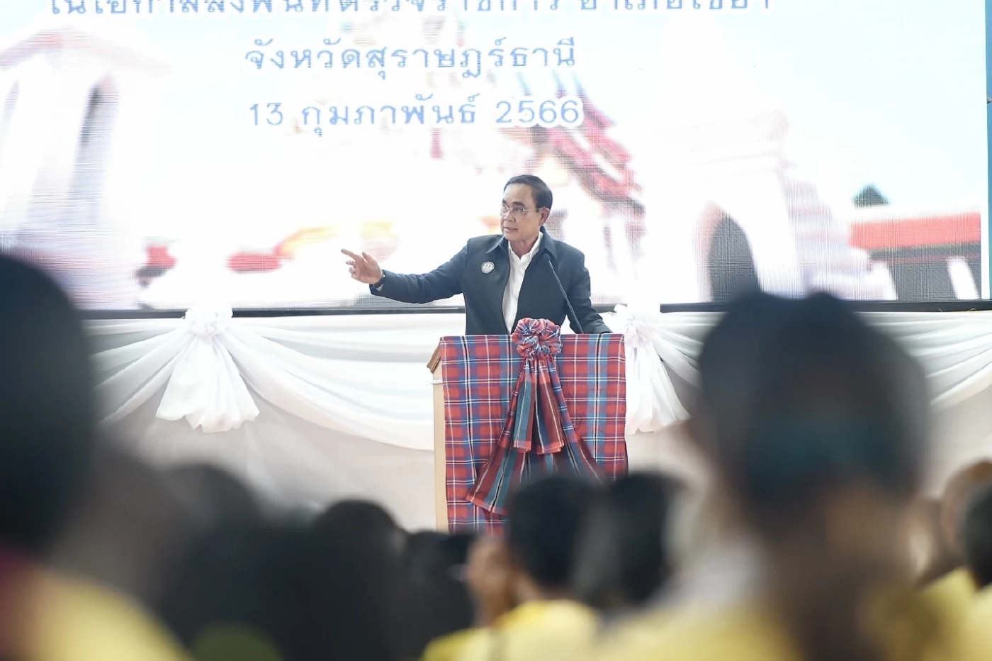 โต้เดือด "นายกฯ" หยัน "ฝ่ายค้าน" หาหัวหน้าพรรคให้ได้ก่อน ค่อยคิดจะเป็นนายกฯ