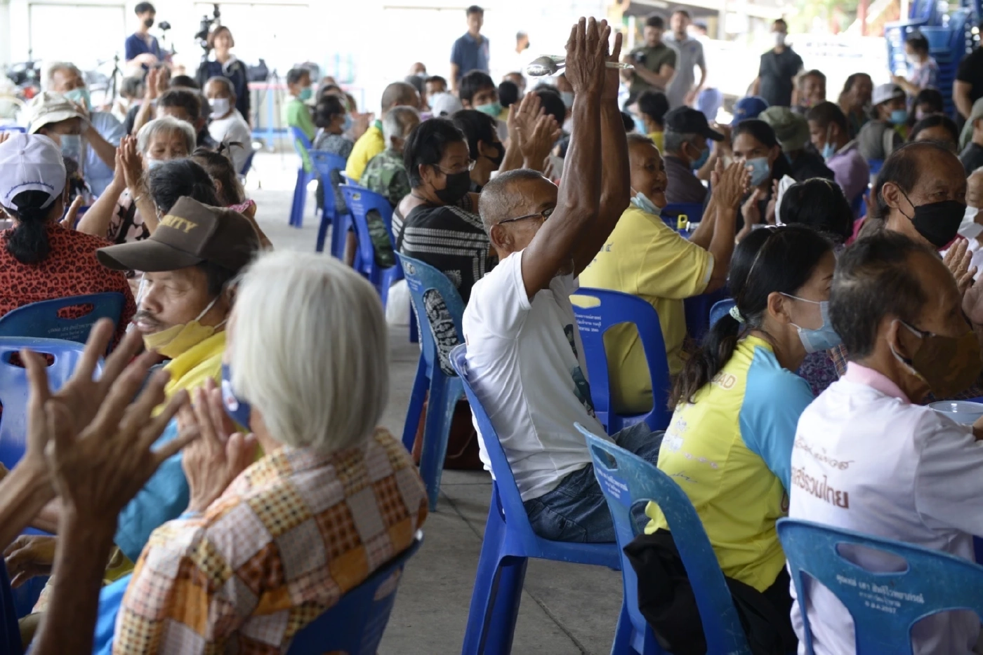 “เสรีพิศุทธ์” จัดโต๊ะจีนระดมทุน โต๊ะละ 1 บาท เหน็บอิ่มไม่ต่างโต๊ะตัว 3 ล้าน