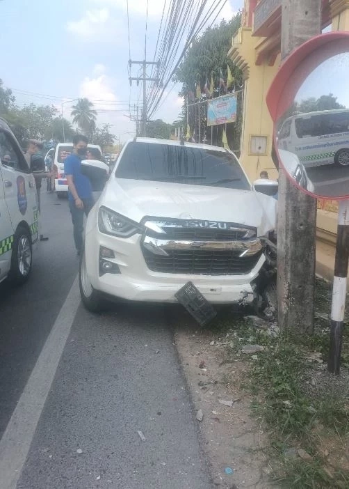 วงจรปิดจับภาพ กระบะเสียหลักชน จยย. หน้าโรงเรียน เด็ก 7 ขวบ เสียชีวิต