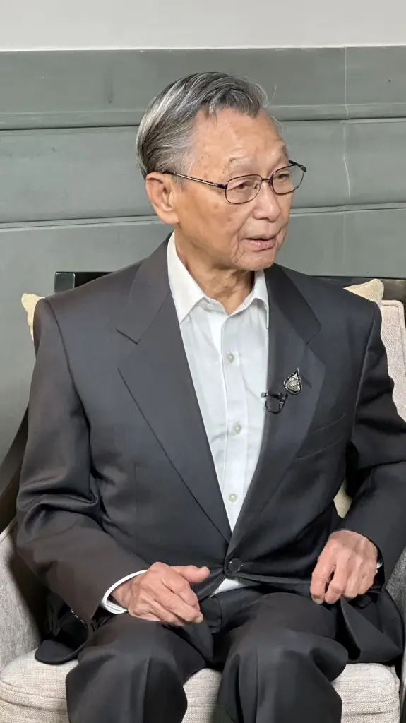 "ชวน"ย้ำทหารอุปสรรคการเมือง เชื่อรัฐประหารเกิดยาก ปชช.ไม่เอาด้วย