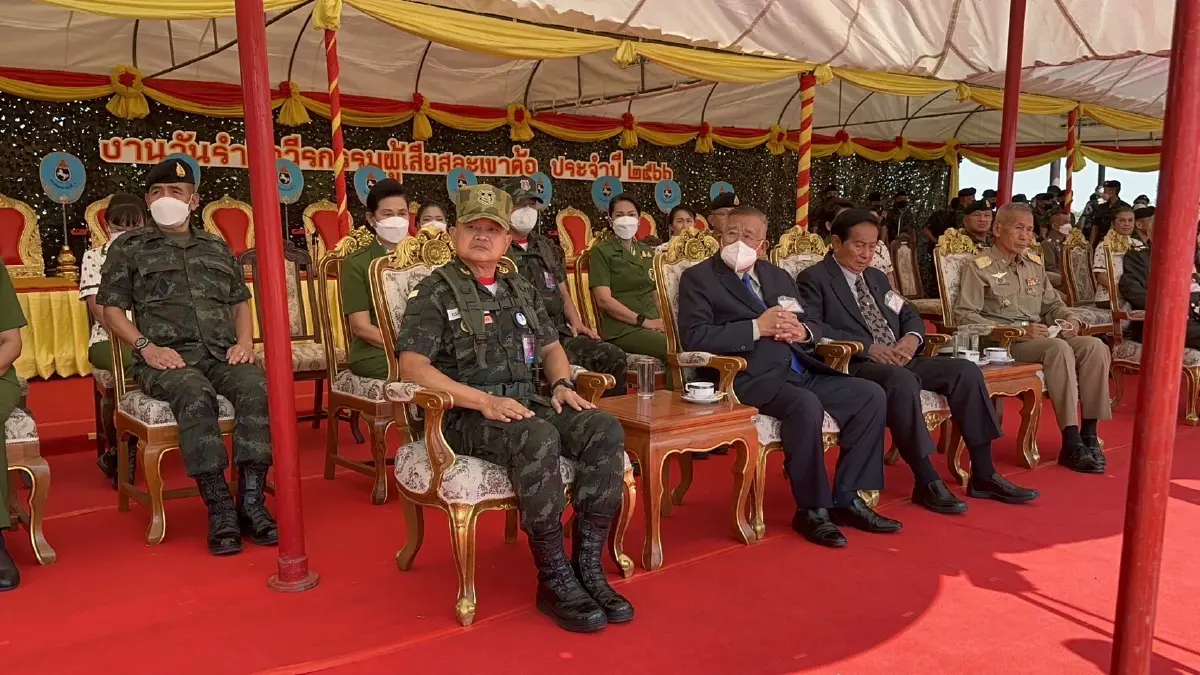 "ผบ.ทบ." ย้ำไม่ยุ่งเลือกตั้ง รักใครชอบใครเป็นสิทธิส่วนบุคคล สั่งไม่ได้