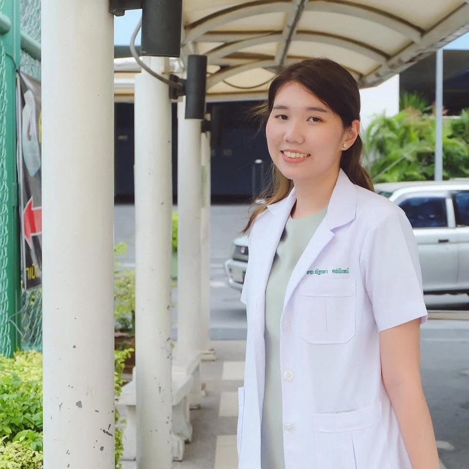 แชร์สนั่น "หมอสาวป่วยเป็นมะเร็งต่อมน้ำเหลือง" ทั้งที่ไม่ดื่ม-ไม่สูบ เพจดังเผยเรื่องราวสุดช็อก 