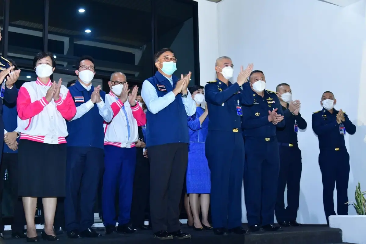พลอากาศเอก อลงกรณ์  วัณณรถ ผู้บัญชาการทหารอากาศ พร้อมคณะผู้บริหารทุกหน่วยรอให้การต้อนรับ 