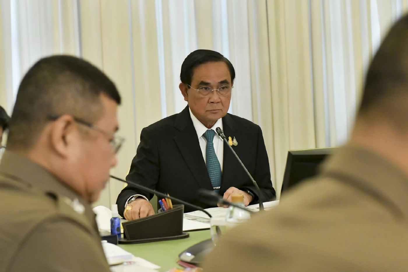 โต้เดือด "นายกฯ" หยัน "ฝ่ายค้าน" หาหัวหน้าพรรคให้ได้ก่อน ค่อยคิดจะเป็นนายกฯ