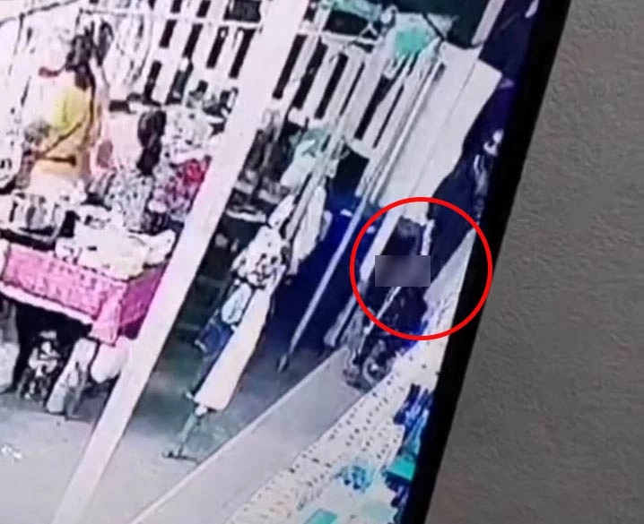 รวบแล้ว! สาวคลั่งใช้มีดแทงนักเรียนหญิง ก่อนเดินไปกดเงินหน้าตาเฉย