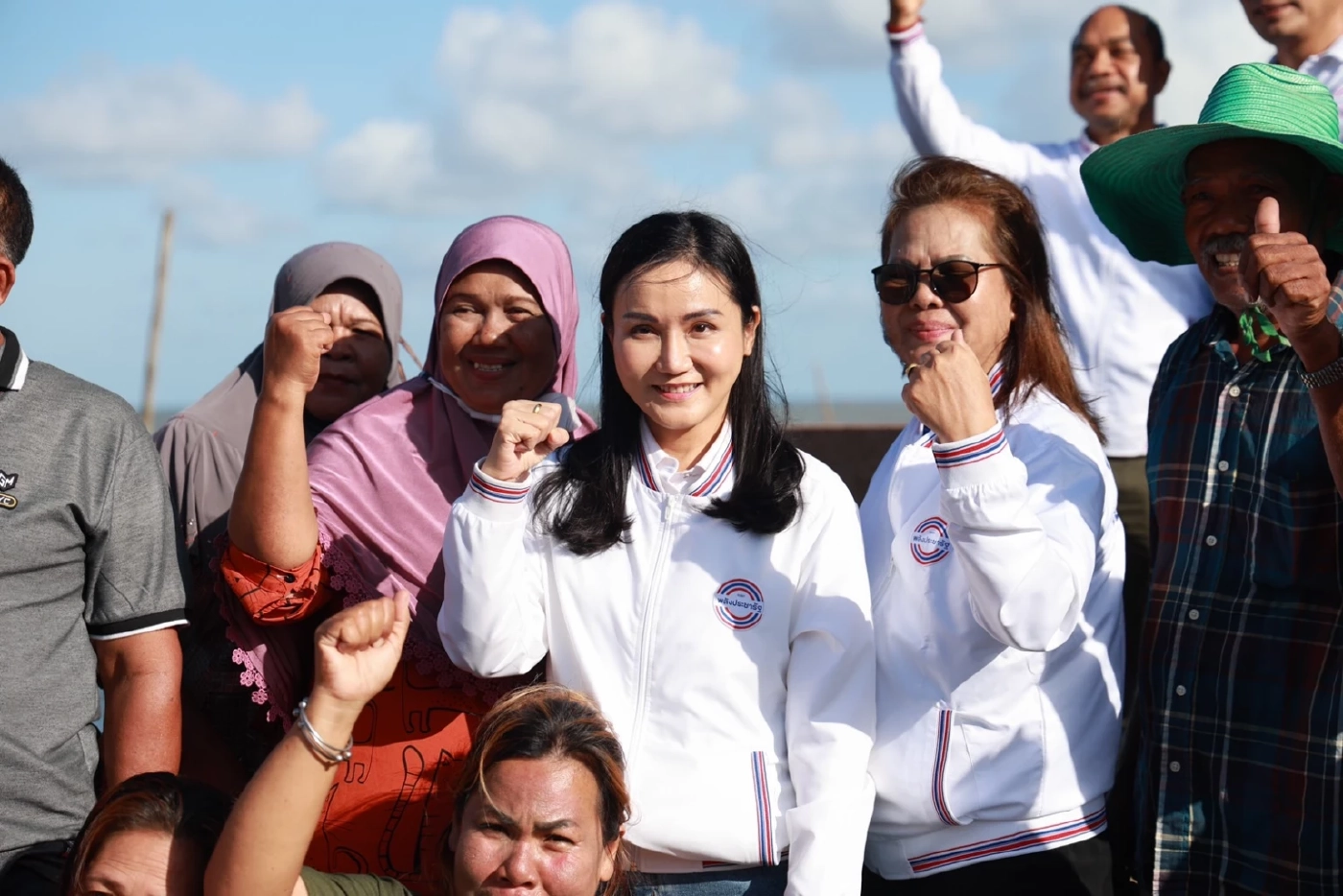 “นฤมล” นำผู้สมัคร ส.ส.พปชร.เมืองคอน ลุยรับฟังปัญหา “ขยะ-ประมง”