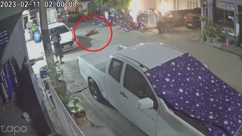 ยิงวัยรุ่นย่านลาดสวายสาหัส เผยมือปืนวนเวียนดูหลายรอบ ก่อนลั่นไก