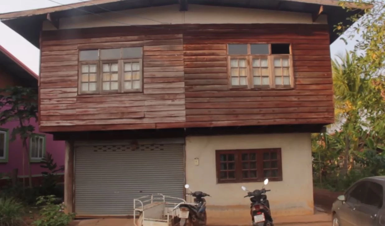 พ่อแม่ร่ำไห้ สูญเสียลูกชายที่เกาหลี หลังไปซ่อนตัวทำงานนับ 10 ปี