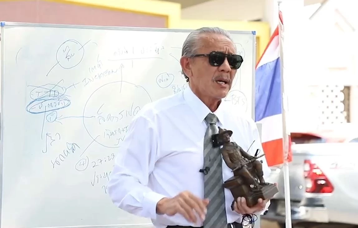 "ชูวิทย์" แฉปมเงินทอนรถไฟฟ้าสายสีส้ม ปะทะคารมเดือด เลขาฯ รมว.คมนาคม (มีคลิป)