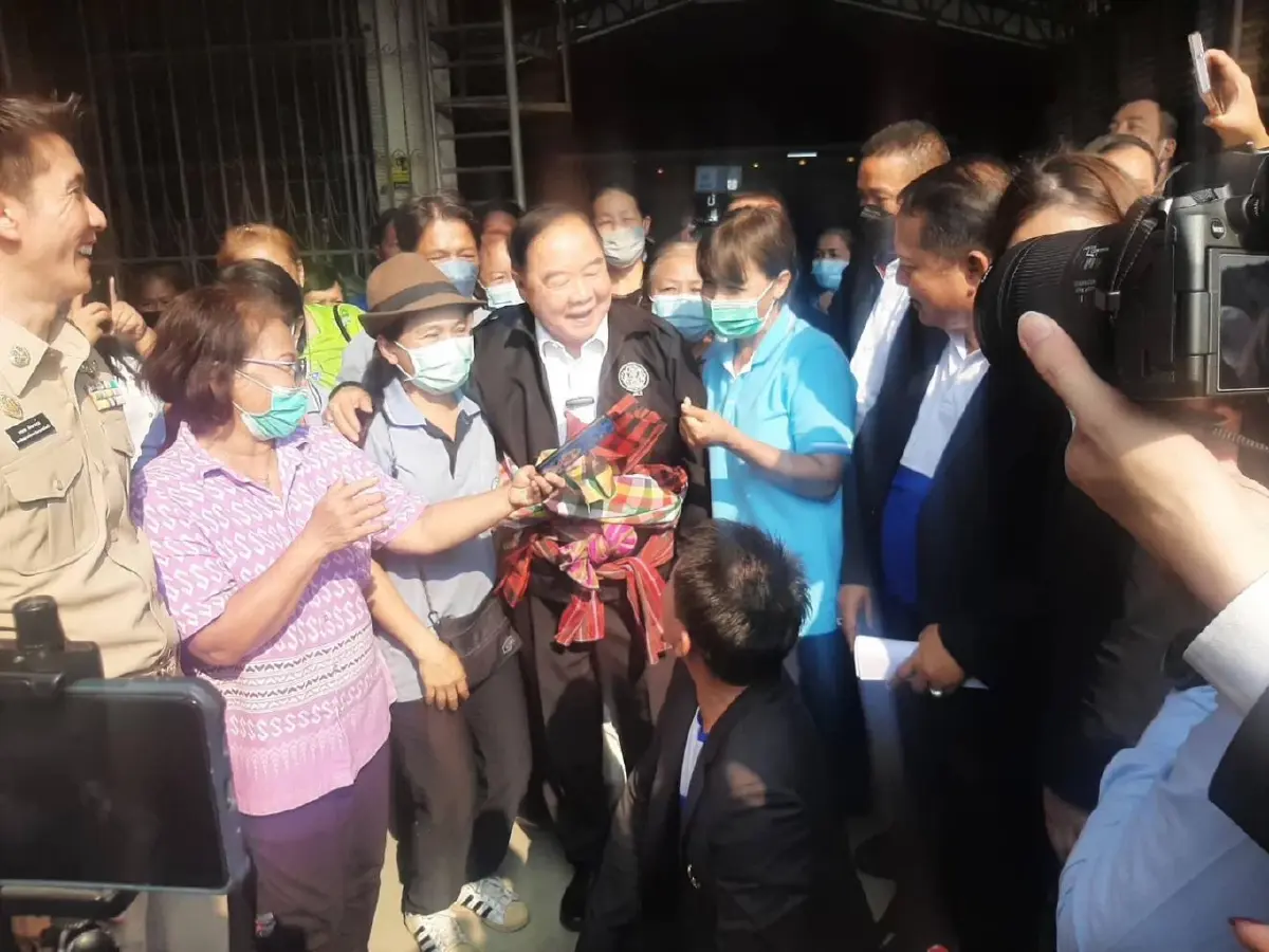 “ลุงป้อม”รุกหนัก!รับวาเลนไทน์ “มีลุงมีรัก” เปิดนโยบายปรองดองทุกเพศวัย