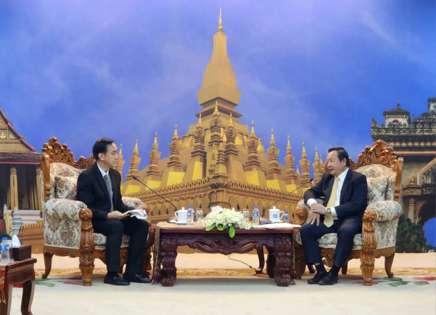 นายกีรติ รัชโน ปลัดกระทรวงพาณิชย์ หารือร่วมกับ นายพูขง บันนะวง รองเจ้าครองนครหลวงเวียงจันทน์