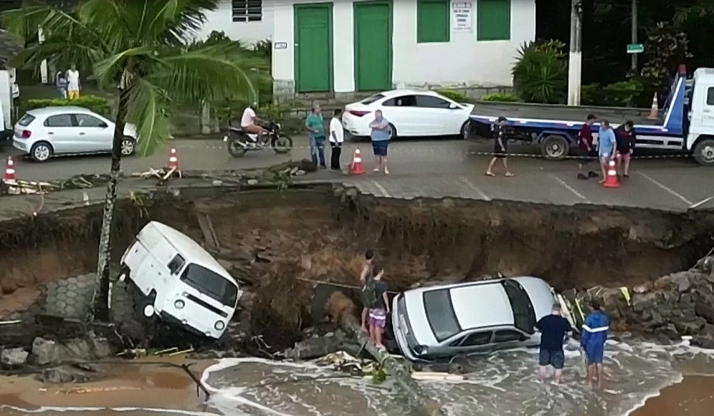 น้ำท่วม-ดินถล่มในบราซิล คร่าชีวิต 36 ราย ยกเลิกงานคาร์นิวัล