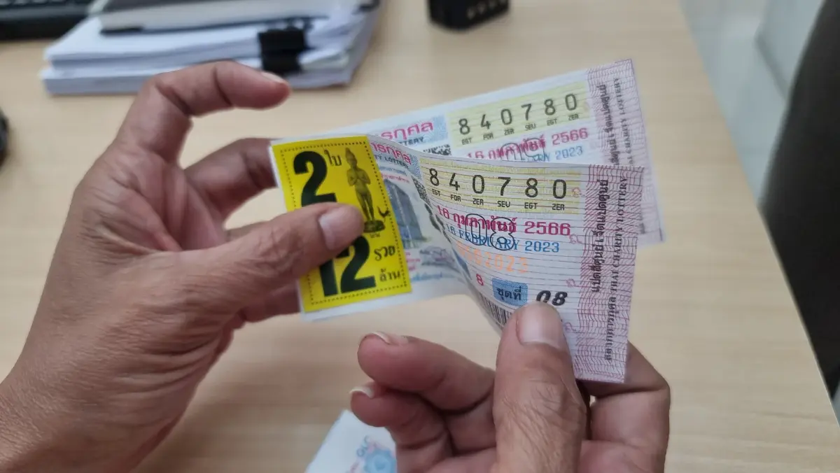 สองผัวเมียเร่ขายลอตเตอรี่ เข้าแจ้งความ ถูกหลอกขายสลากฯปลอม 400 ใบ