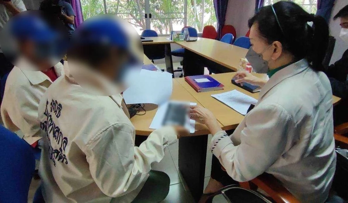 พ่อแม่ร้องปวีณา ลูกสาววัย 11 ขวบ ถูกแก๊งมิจฉาชีพอ้างเป็นหมอดู หลอกส่งภาพโป๊