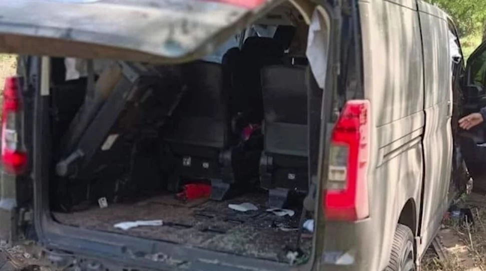 รถตู้วงมหาหิงค์เสียหลักชนต้นไม้เจ็บ 3 "เอ" นักร้องนำกระดูกหลังหัก