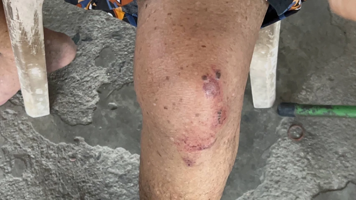 โจรในคราบผู้โดยสาร ลูกค้าสาวผลักคนขับรถรับจ้างผ่านแอปฯ วัย 74 ปี ตกรถ แล้วเชิดหนี