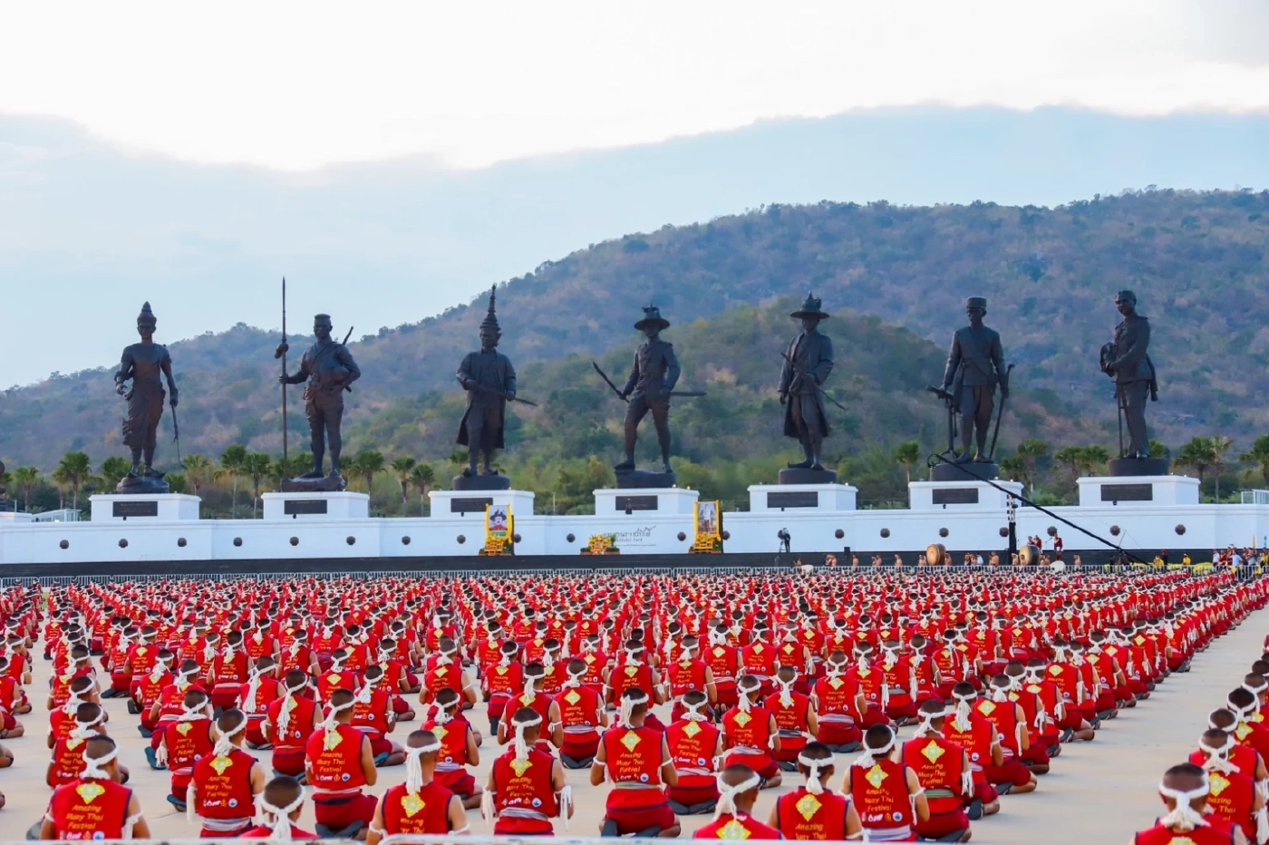 "บัวขาว" สุดภูมิใจ นำไหว้ครูมวยไทยบันทึกสถิติโลก ชี้เป็นรางวัลที่ยิ่งใหญ่