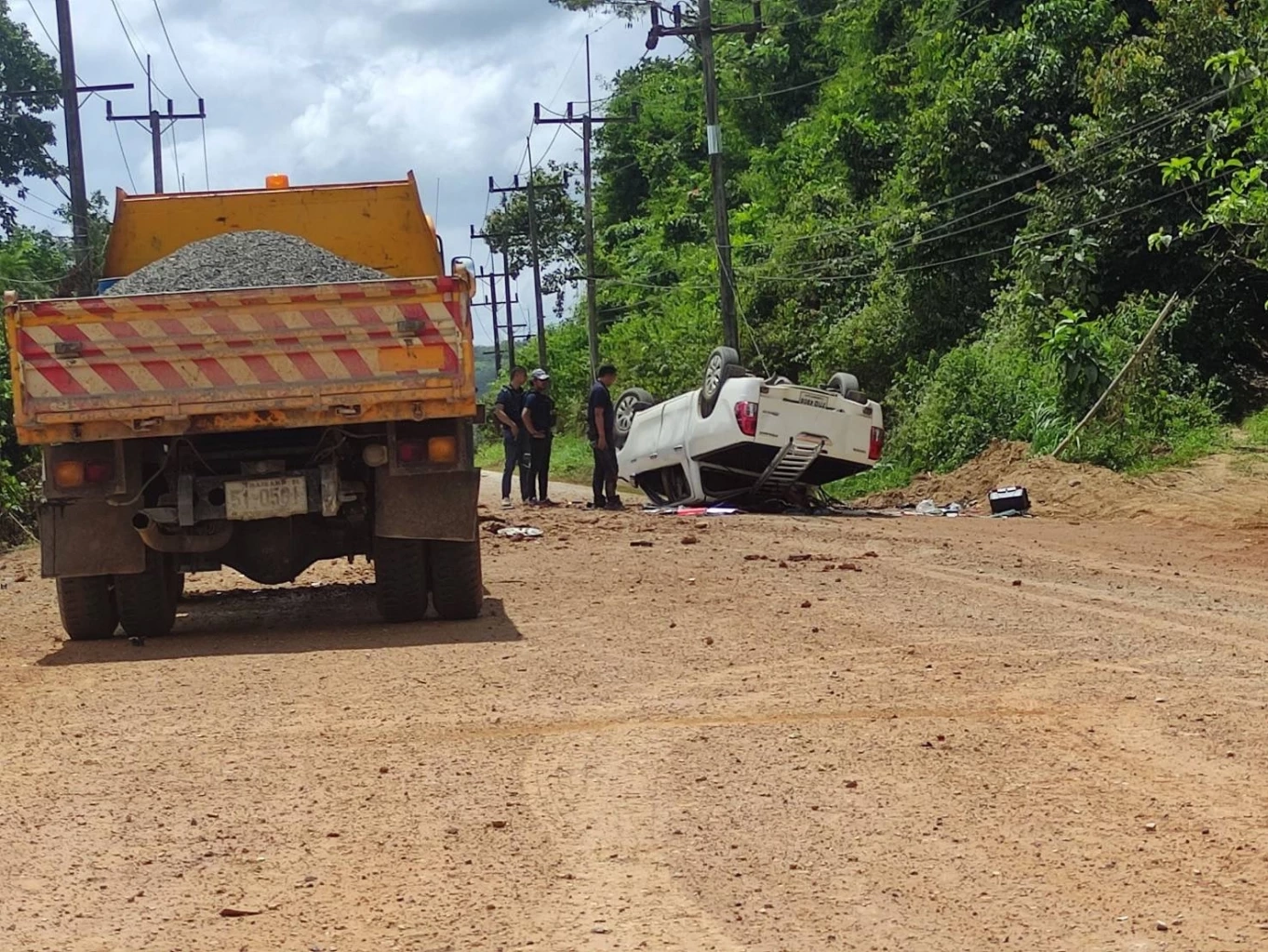 ด่วน!! ลอบวางระเบิด ซุ่มยิง ชุดตรวจสอบเหตุเผารถเเบคโฮ จนท.ดับ 1 บาดเจ็บ 4