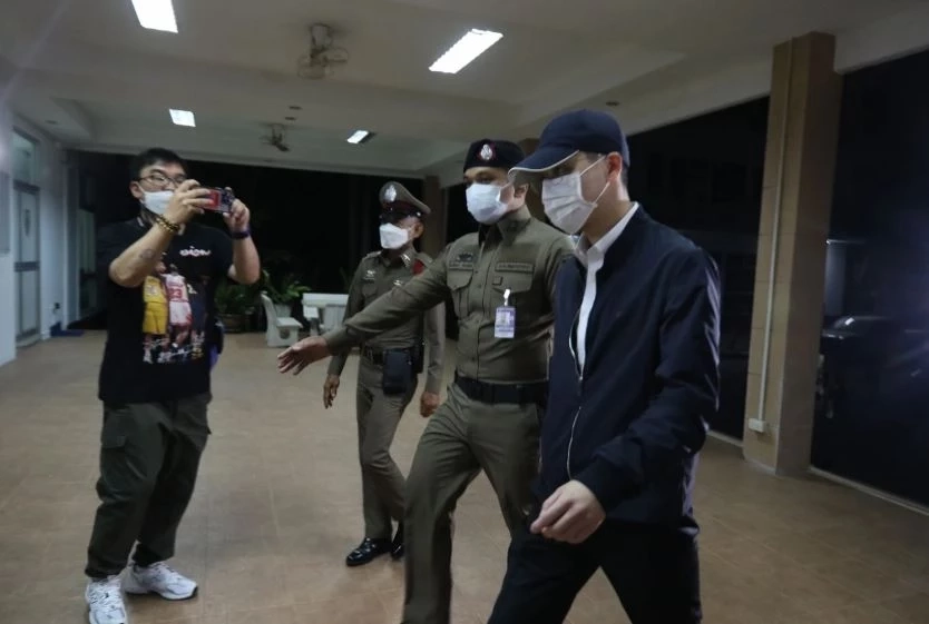 สื่อจี้ถาม ผบช.สตม. ผู้กองไบร์ท โดดเด่นด้านไหน เจอถามกลับ น้องมีสามีหรือเปล่า