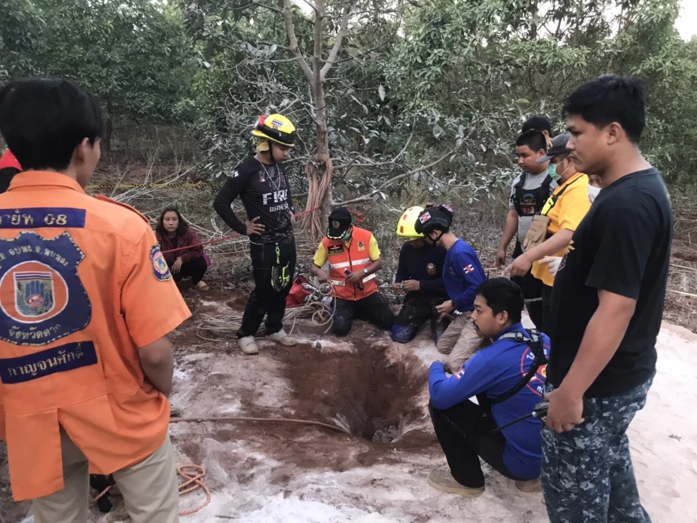 นาทีชีวิต! เร่งช่วยชีวิตเด็ก 1 ขวบตลอดทั้งคืน ตกลงในท่อลึก 15 เมตร